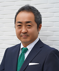 秋本　憲二 氏