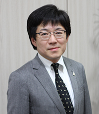 佐藤　信義 氏