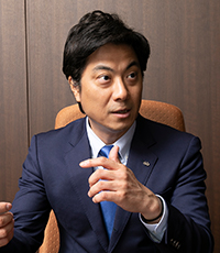 髙橋　衛 氏